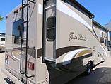 2015 Thor Motor Coach Four Winds Photo #8