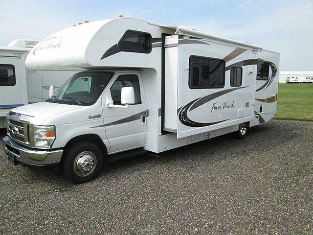 2014 Thor Motor Coach Four Winds Photo