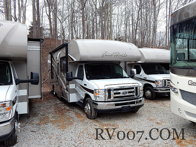 2015 Thor Motor Coach Four Winds Photo