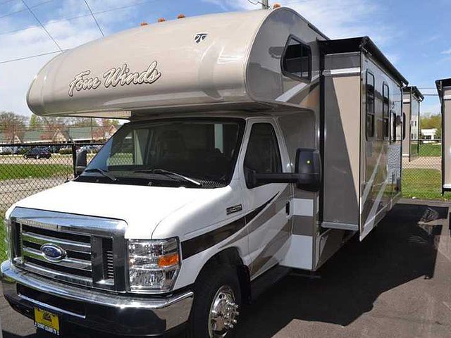 2015 Thor Motor Coach Four Winds Photo