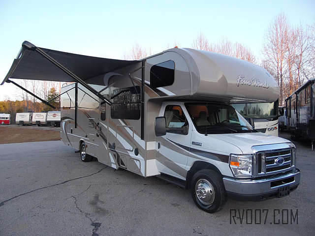 2015 Thor Motor Coach Four Winds Photo