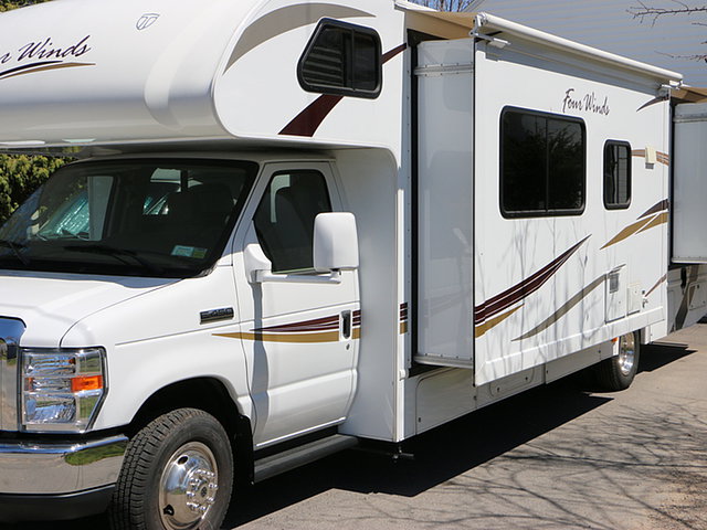 2012 Thor Motor Coach Four Winds Photo