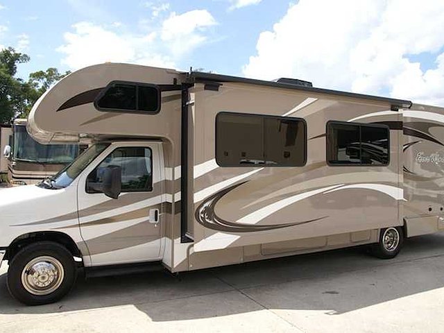 2014 Thor Motor Coach Four Winds Photo