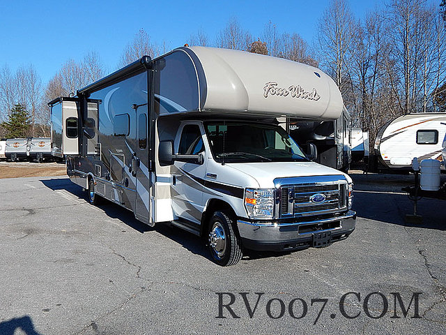 2015 Thor Motor Coach Four Winds Photo