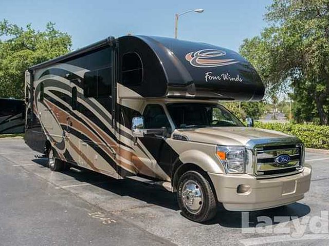 2015 Thor Motor Coach Four Winds Photo