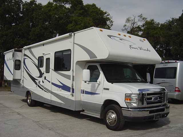 2008 Thor Motor Coach Four Winds Photo