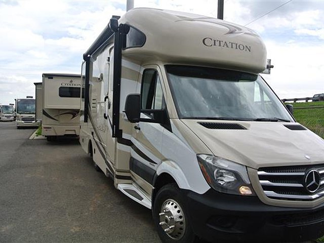 15 Thor Motor Coach Four Winds