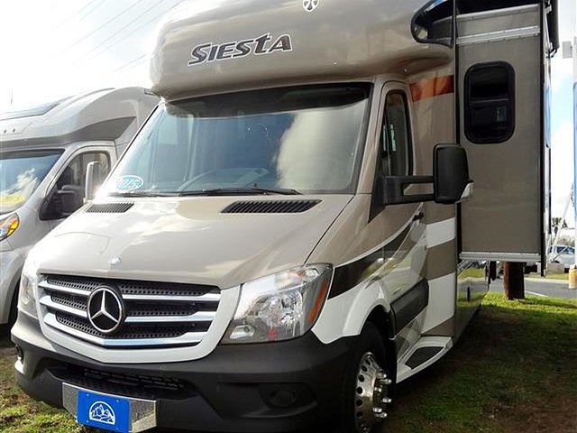 2015 Thor Motor Coach Four Winds Photo