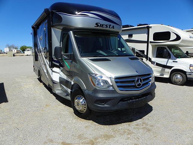 2015 Thor Motor Coach Four Winds Photo