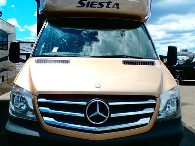 2015 Thor Motor Coach Four Winds Photo