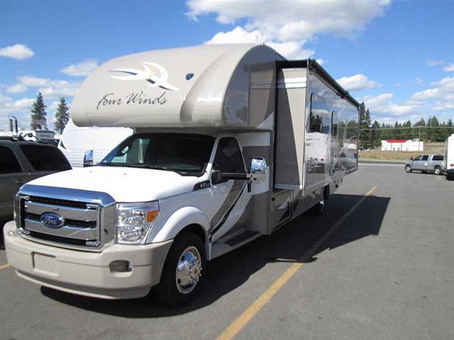 2015 Thor Motor Coach Four Winds Super C Photo