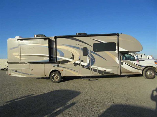 2015 Thor Motor Coach Four Winds Super C Photo