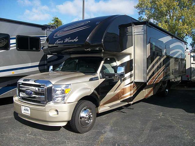 2015 Thor Motor Coach Four Winds Super C Photo