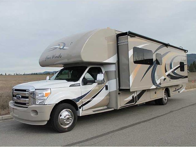 2015 Thor Motor Coach Four Winds Super C Photo