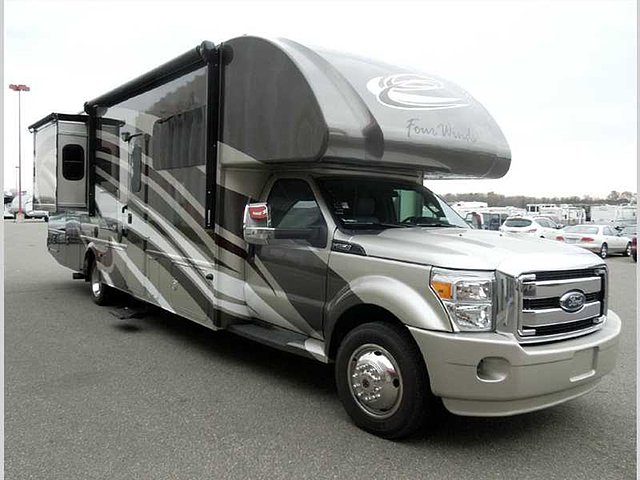 2015 Thor Motor Coach Four Winds Super C Photo