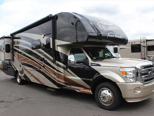 2015 Thor Motor Coach Four Winds Super C Photo