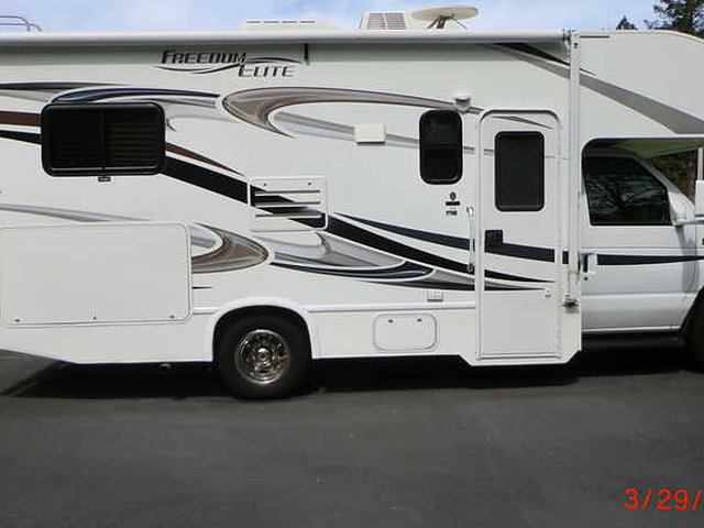 2012 Thor Motor Coach Freedom Elite Photo
