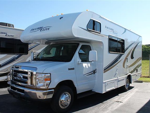 2015 Thor Motor Coach Freedom Elite Photo