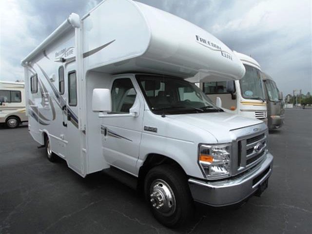 2015 Thor Motor Coach Freedom Elite Photo