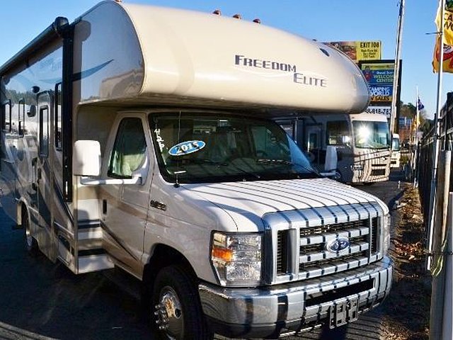 2015 Thor Motor Coach Freedom Elite Photo