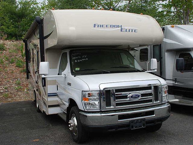 2015 Thor Motor Coach Freedom Elite Photo