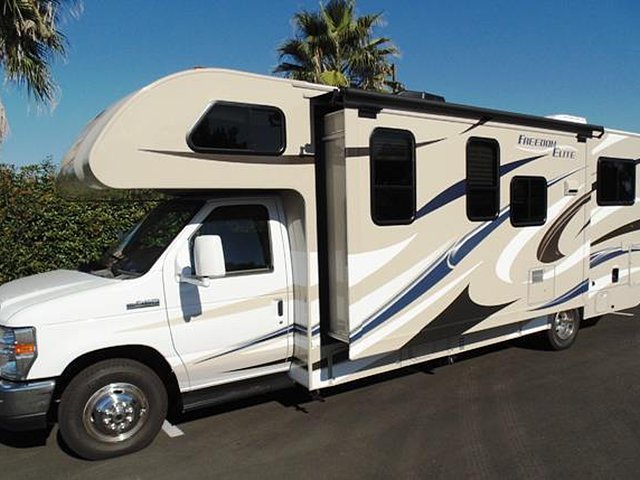 2015 Thor Motor Coach Freedom Elite Photo