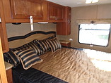 2015 Thor Motor Coach Hurricane Photo #9