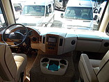 2015 Thor Motor Coach Hurricane Photo #9