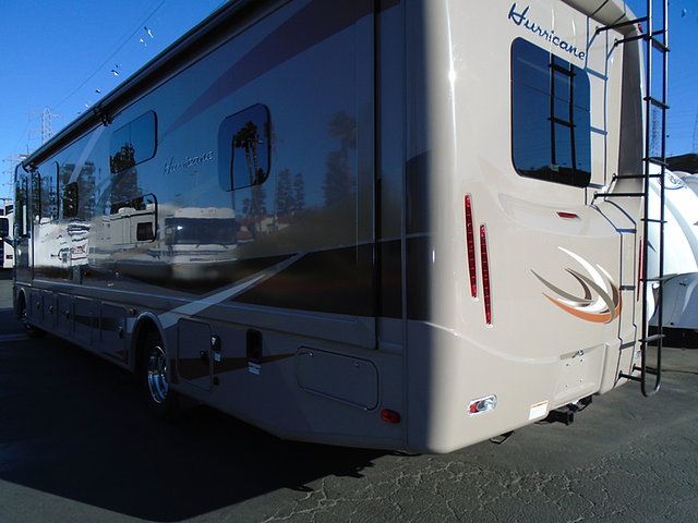 2015 Thor Motor Coach Hurricane Photo