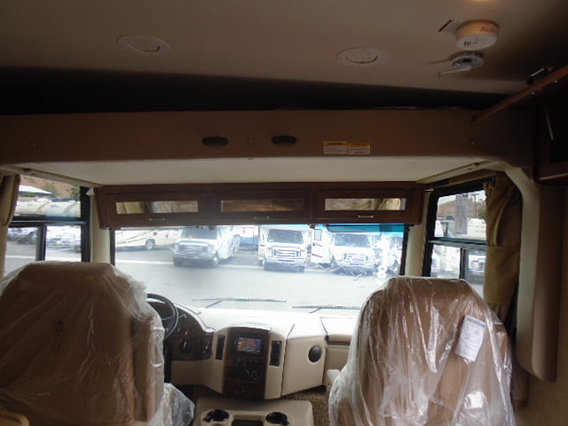2016 Thor Motor Coach Hurricane Photo
