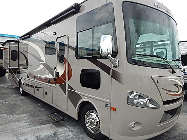 2016 Thor Motor Coach Hurricane Photo