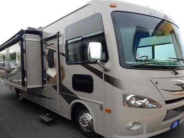 2015 Thor Motor Coach Hurricane Photo
