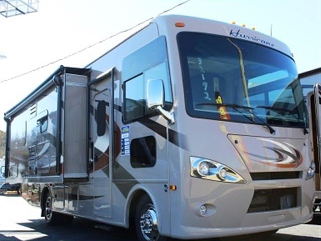 2015 Thor Motor Coach Hurricane Photo