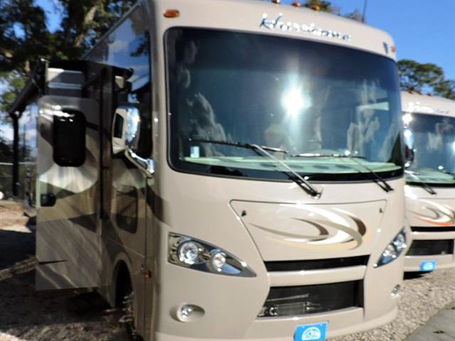 2015 Thor Motor Coach Hurricane Photo