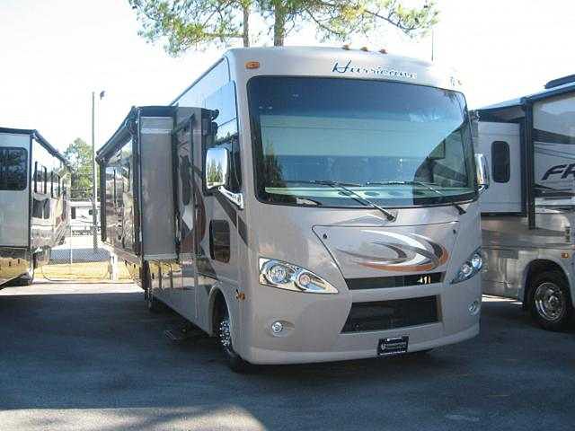 2015 Thor Motor Coach Hurricane Photo