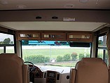 2016 Thor Motor Coach Hurricane Photo #7