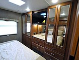 2016 Thor Motor Coach Hurricane Photo #11