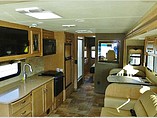 2015 Thor Motor Coach Hurricane Photo #9
