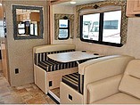 2015 Thor Motor Coach Hurricane Photo #14