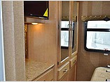 2015 Thor Motor Coach Hurricane Photo #16