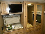 2015 Thor Motor Coach Hurricane Photo #13