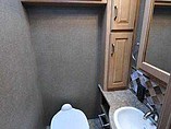 2016 Thor Motor Coach Hurricane Photo #15
