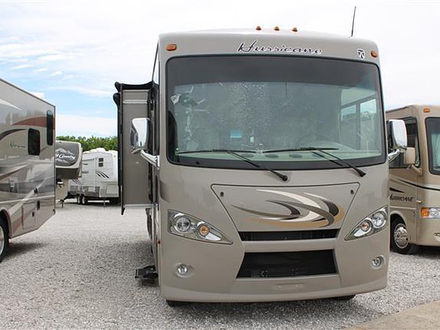 2016 Thor Motor Coach Hurricane Photo