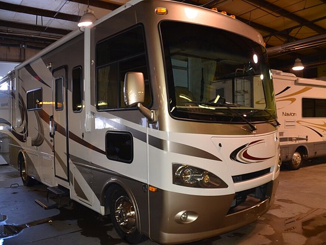 2013 Thor Motor Coach Hurricane Photo