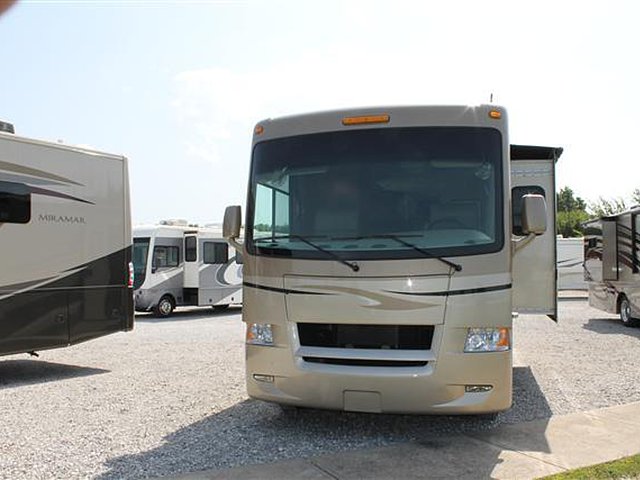 2011 Thor Motor Coach Hurricane Photo