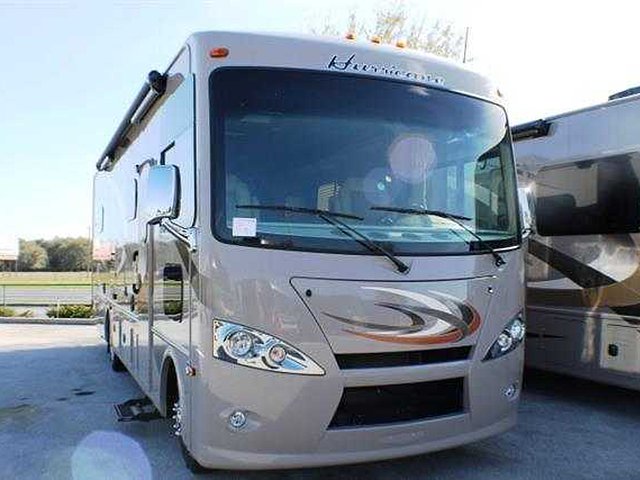 2015 Thor Motor Coach Hurricane Photo
