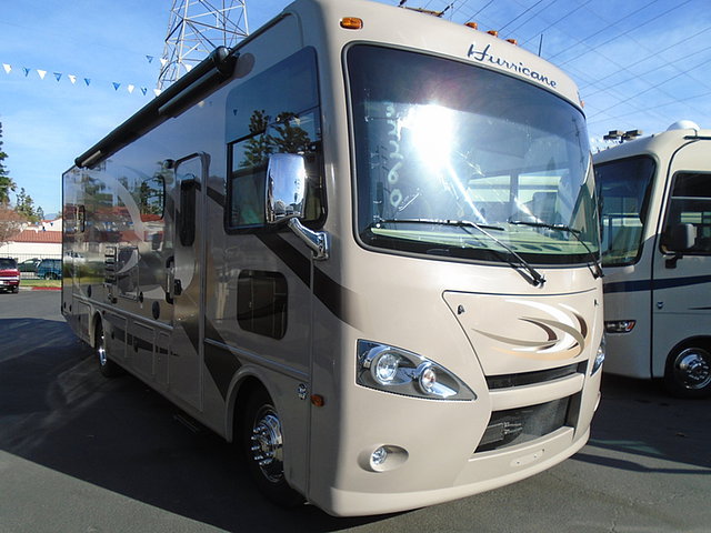 2015 Thor Motor Coach Hurricane Photo