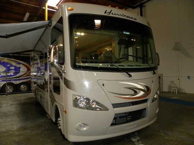 15 Thor Motor Coach Hurricane