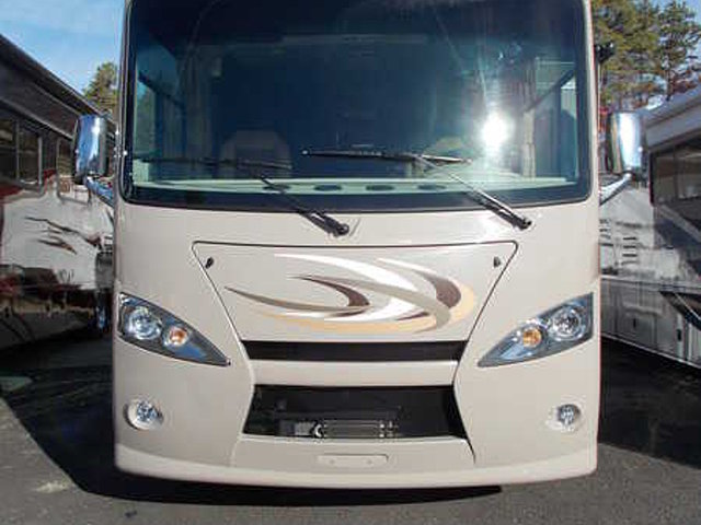2015 Thor Motor Coach Hurricane Photo