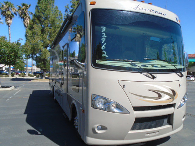 16 Thor Motor Coach Hurricane